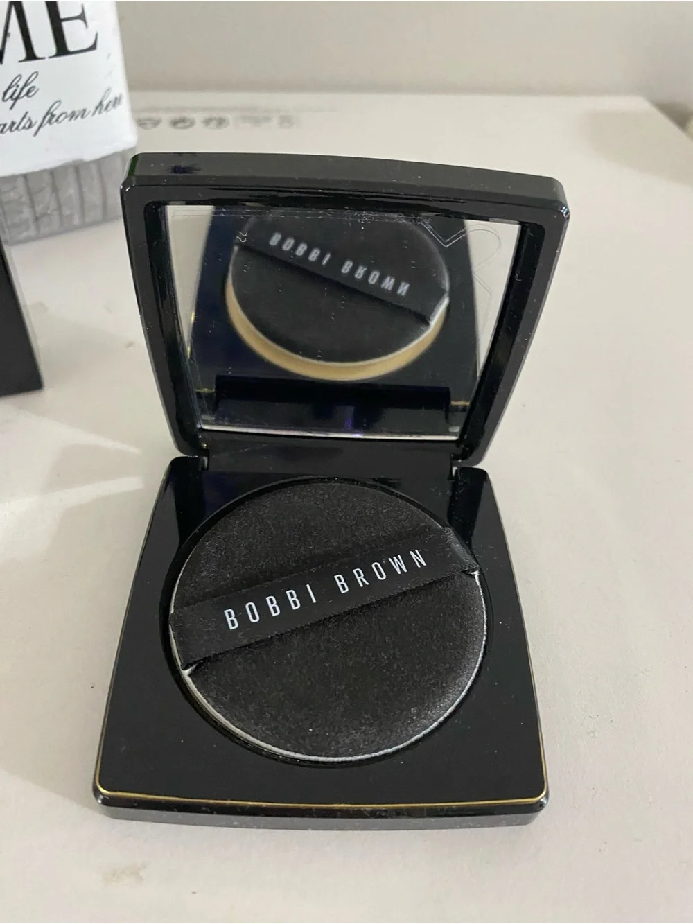 Pale Yellow~ Bobbi Brown Sheer Finish Pressed Powder, Full Size, 0.31 OZ / 9g
